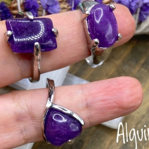 Purple Jade Victorian ring in silver setting - Picture 3 of 7